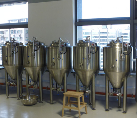 20 Bbl 양조장 스테인리스 양조 장비 증기 난방 3Mm 간격