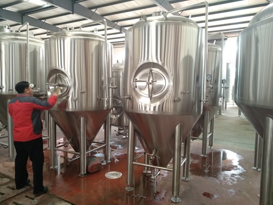3000l 마이크로 양조장 탄화 돌을 가진 기술 맥주 스테인리스 304 탱크 unitank를 위한 재킷 fermentatio 탱크