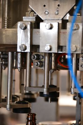 맥주/음료 유리병 충전물 기계, 자동화된 병에 넣는 장비